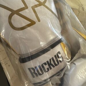 Ruckus Boxing Gloves in White and Gold women's - brand new 🥊